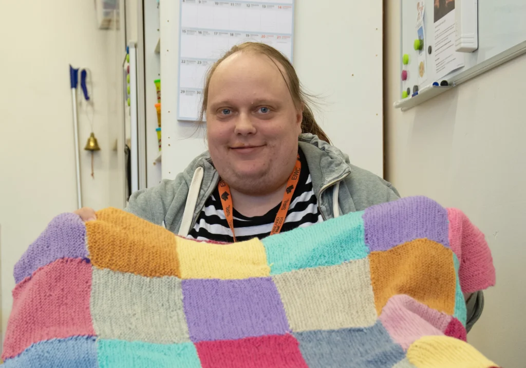 Työ- ja päivätoiminta Peltolassa. Käsityöt.