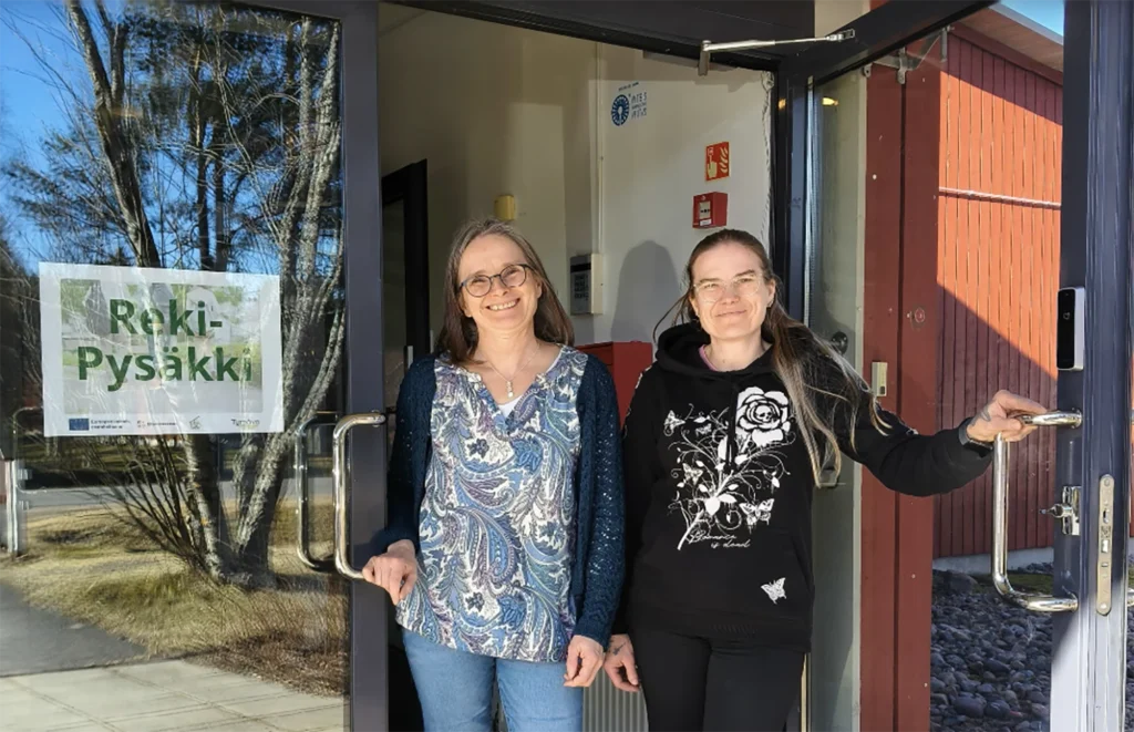 Aili Jussila ja Petra Särkelä Tyrnävän ReKi-hankkeesta.